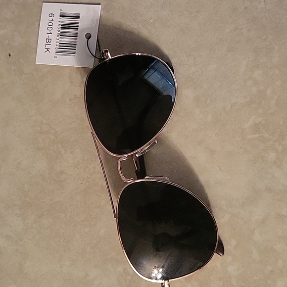 Black shades - Picture 1 of 3